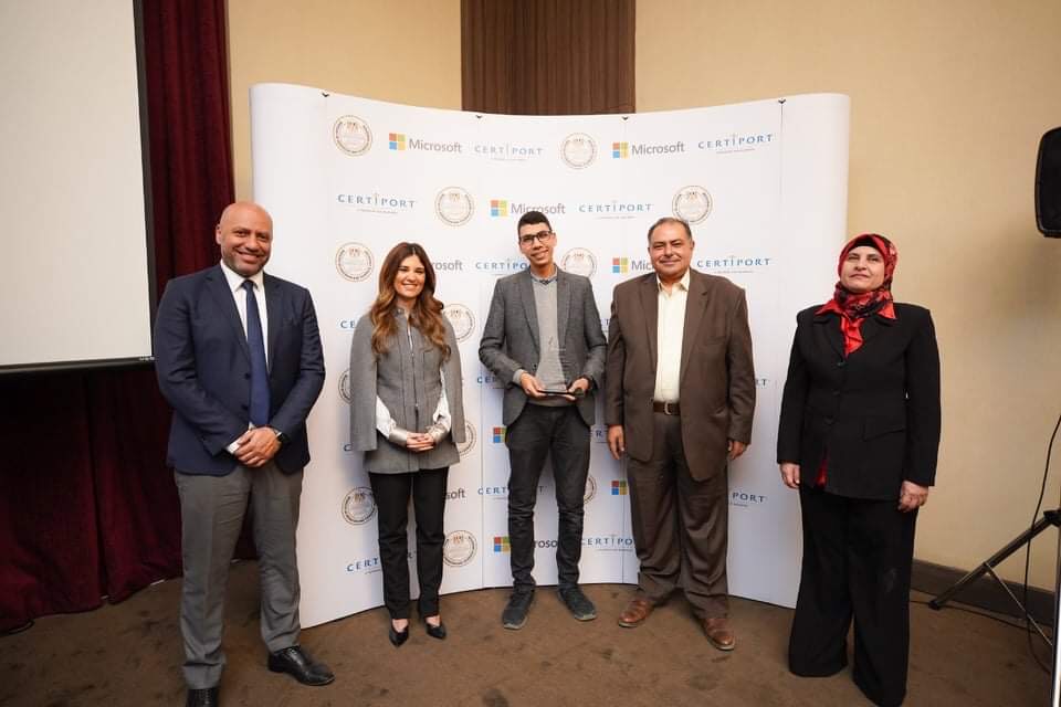 «مايكروسوفت» تكرم الطالب المصري الفائز في المسابقة الدولية في مجال التطبيقات
